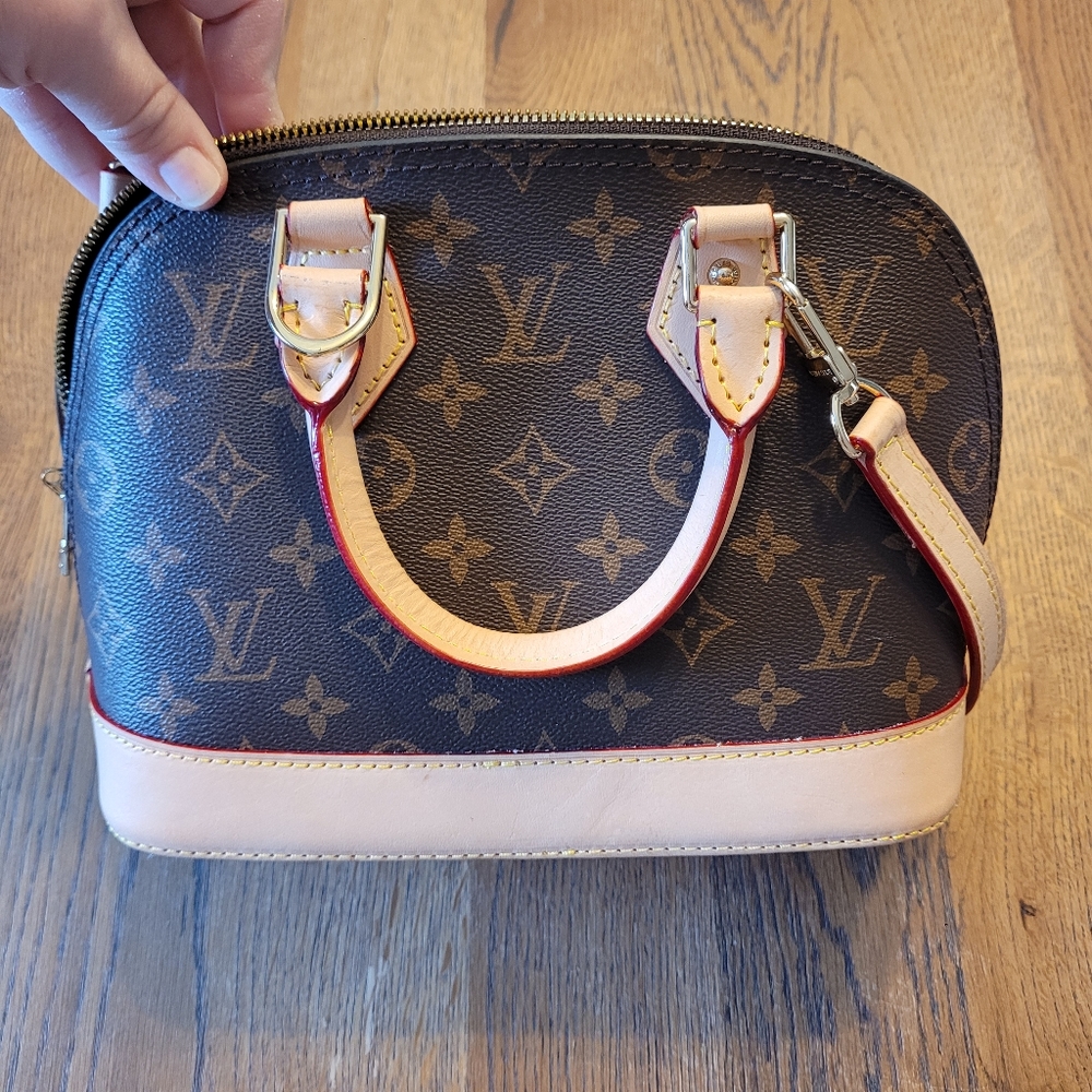 Luxury INSPIRED Mini Crossbody Bag - Picture 3 of 11